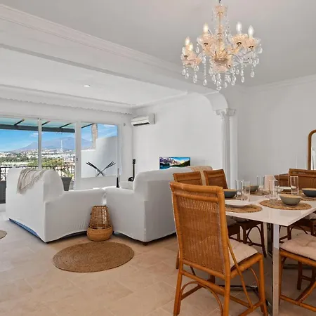 Charming Independent House With Pool In Nueva Andalucia בית נופש