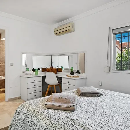 Charming Independent House With Pool In Nueva Andalucia בית נופש מארבלה