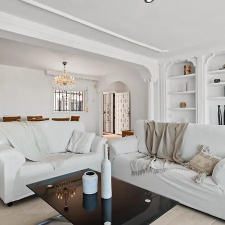 Charming Independent House With Pool In Nueva Andalucia בית נופש מארבלה