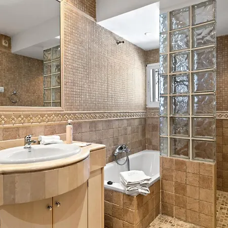 Charming Independent House With Pool In Nueva Andalucia * מארבלה
